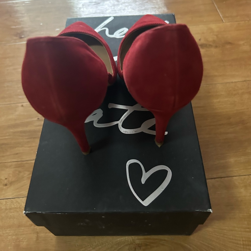 Red pumps - Picture 3 of 3